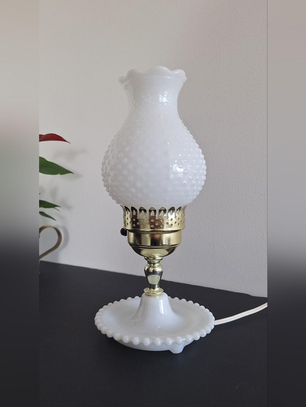 Vintage Milk Glass Table Lamp